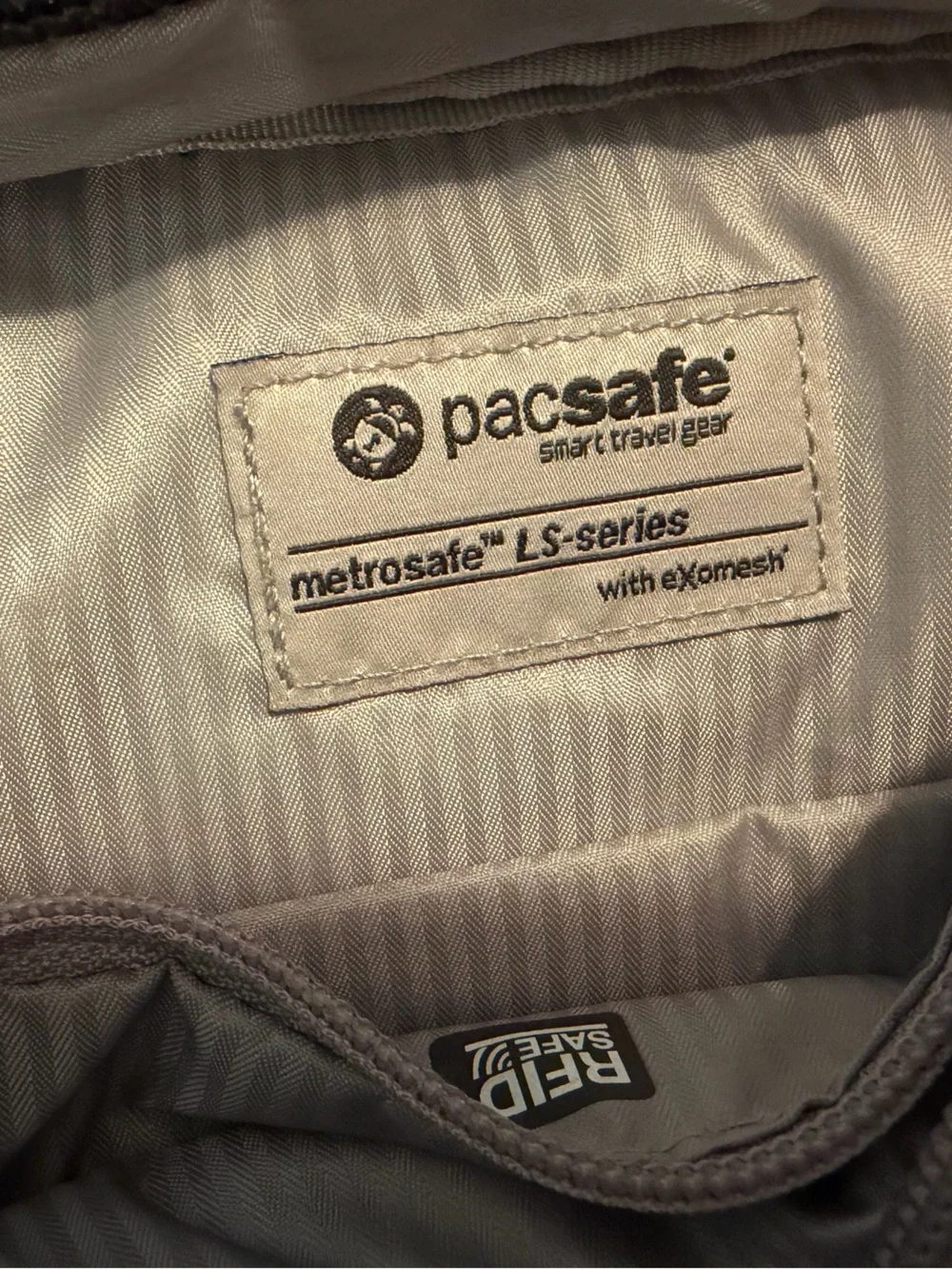 Pacsafe Metrosafe LS200 Anti-Theft Black Unisex Shoulder Bag